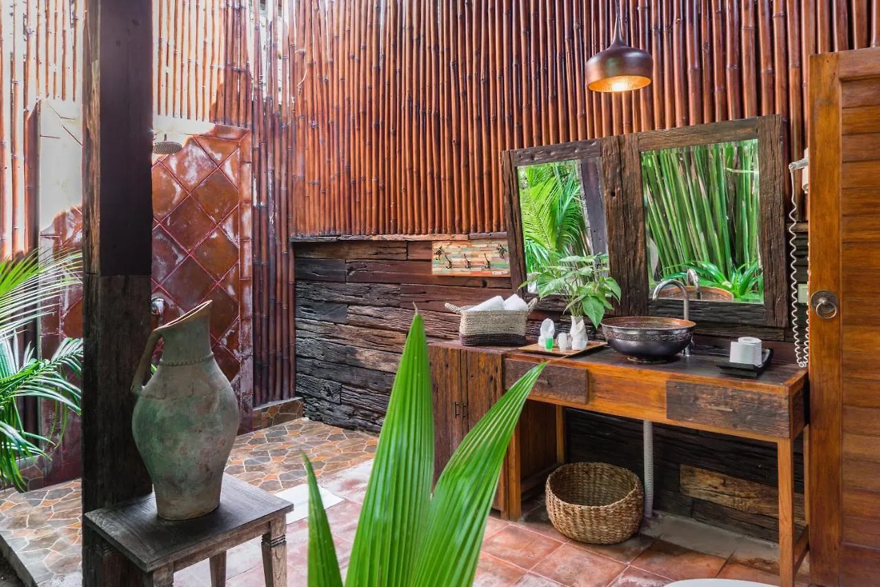 Ocean Star Villa Four Near Kudeta Beach Seminyak